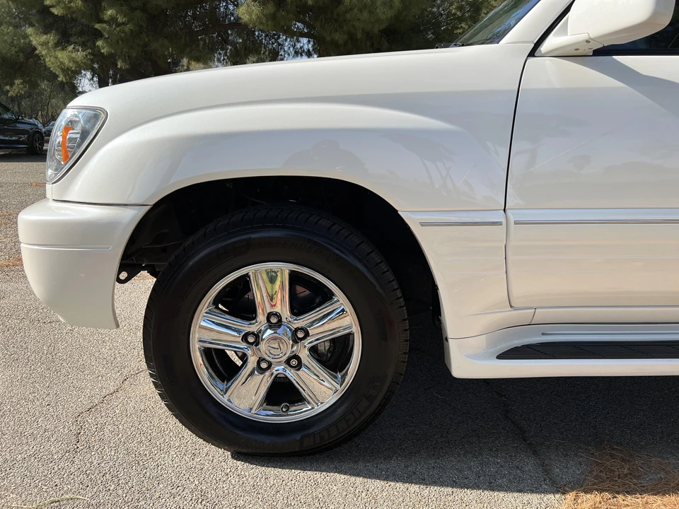 2006 Lexus LX 2nd Gen - Image 29 of 31