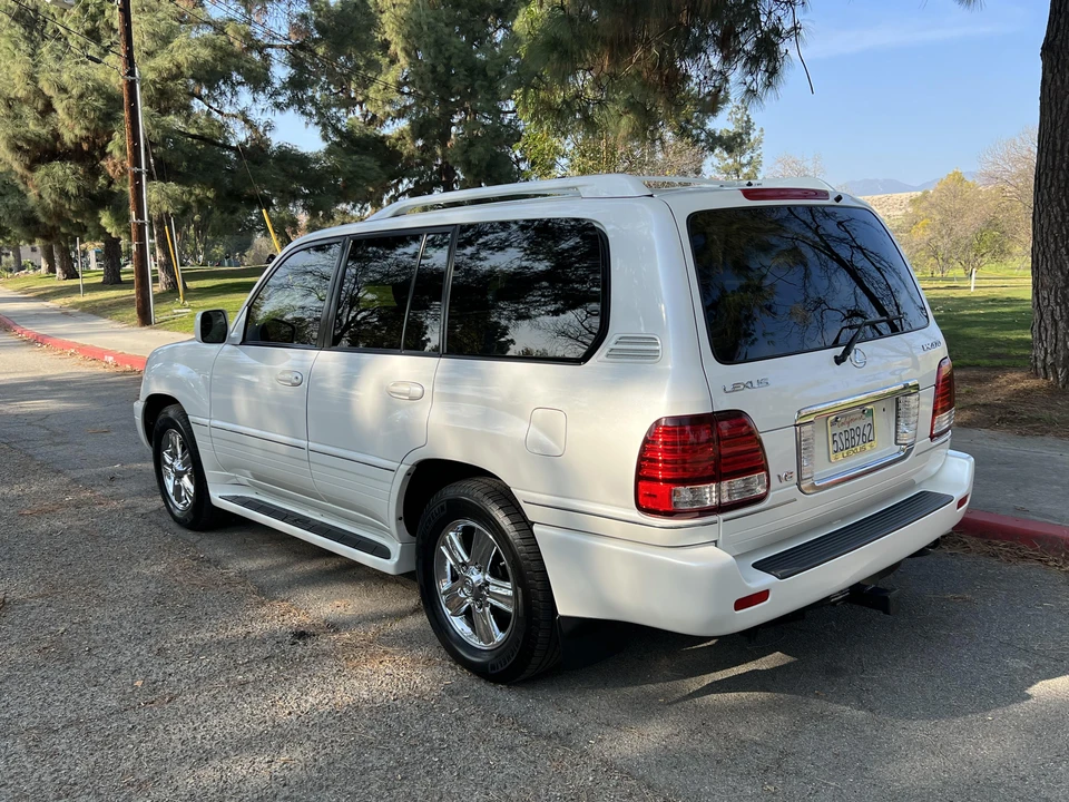 2006 Lexus LX 2nd Gen - Image 12 of 31