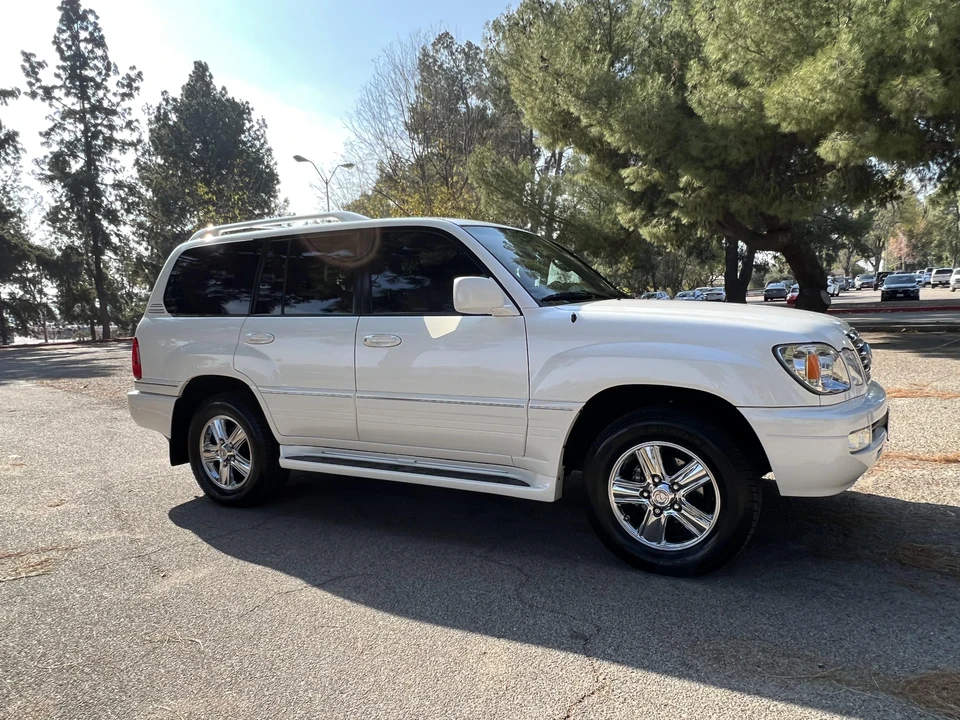 2006 Lexus LX 2nd Gen - Image 19 of 31
