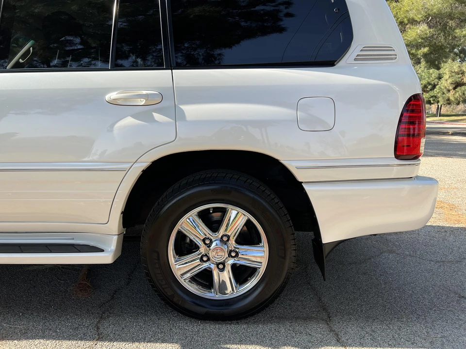 2006 Lexus LX 2nd Gen - Image 30 of 31