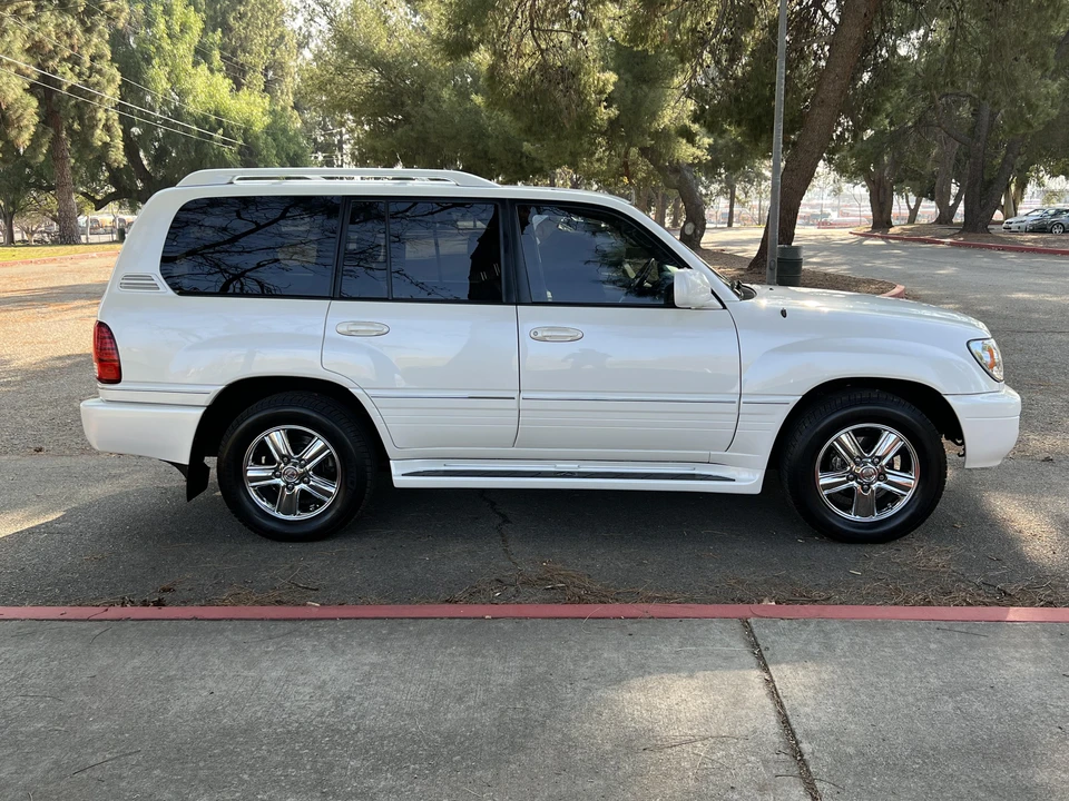 2006 Lexus LX 2nd Gen - Image 17 of 31