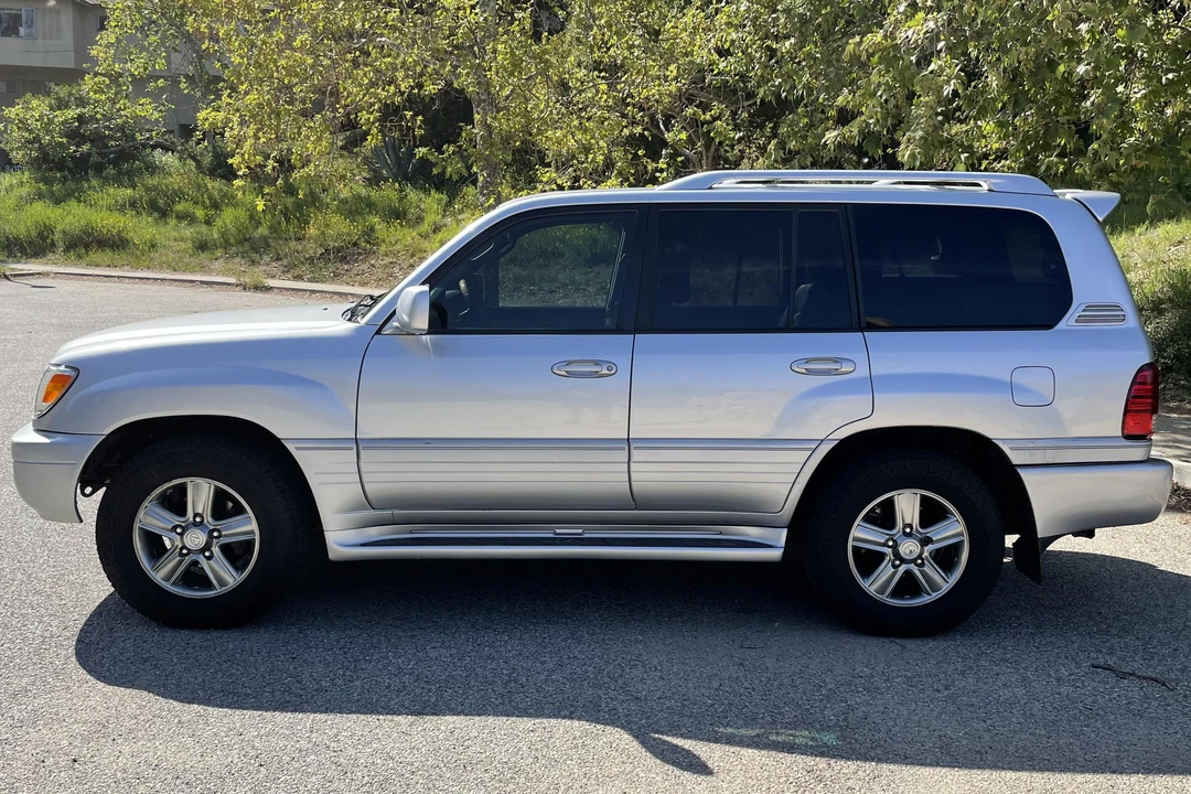 2006 Lexus LX 2nd Gen - Image 3 of 5