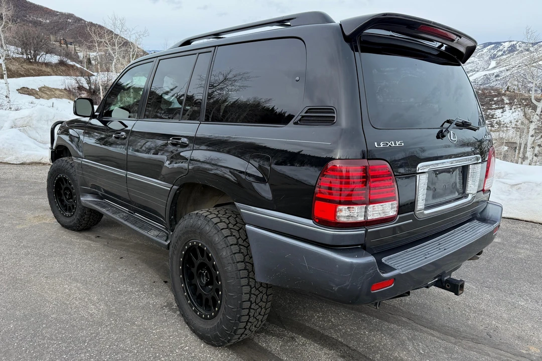 2006 Lexus LX 2nd Gen - Image 4 of 31