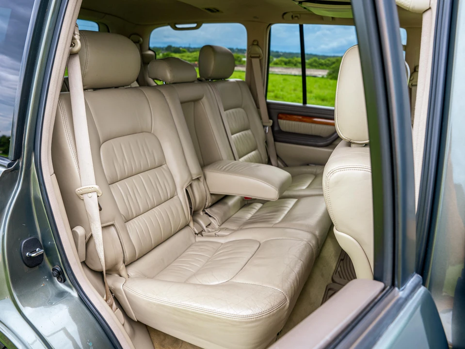 2006 Lexus LX 2nd Gen - Image 30 of 31