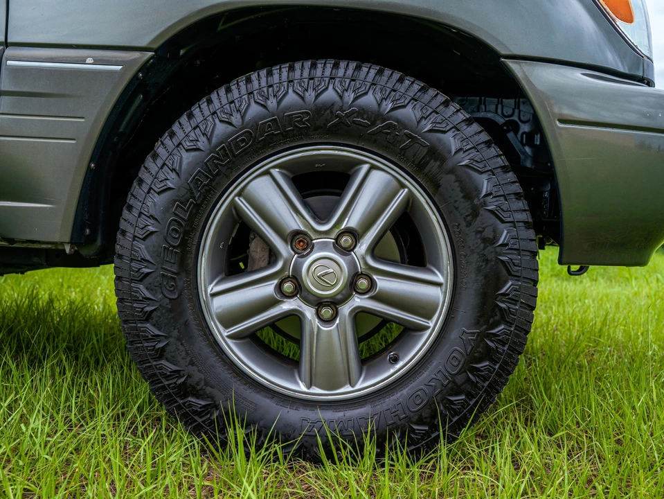 2006 Lexus LX 2nd Gen - Image 14 of 31
