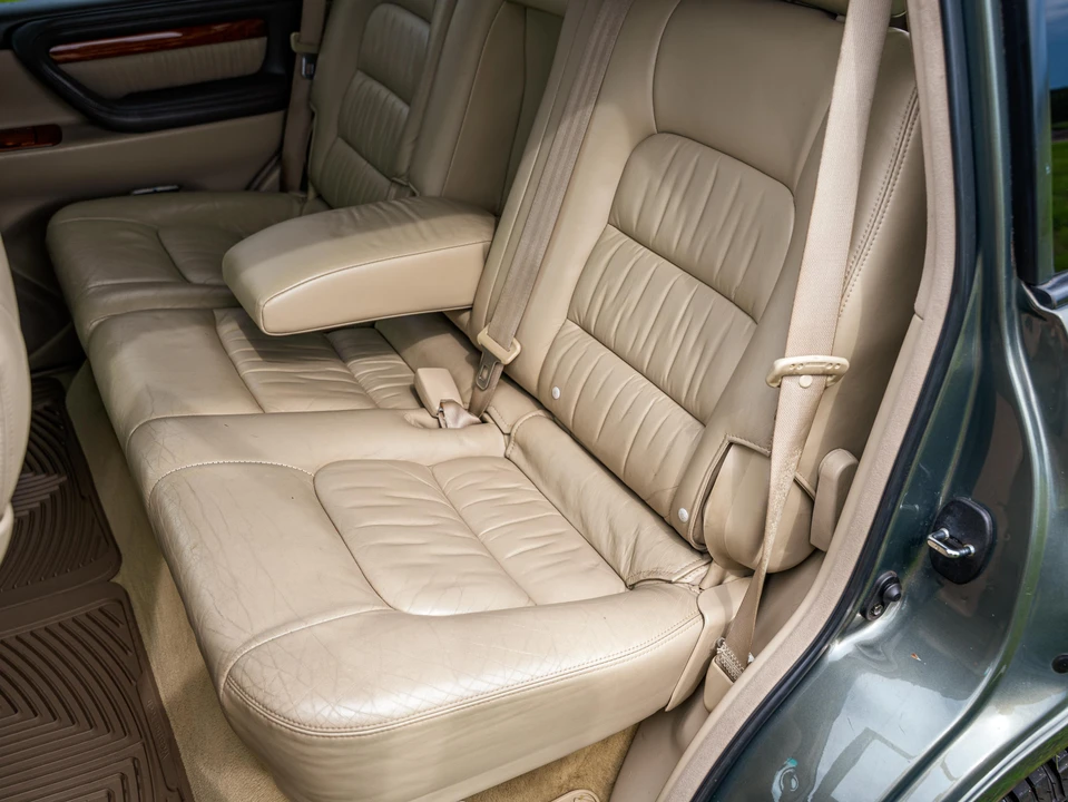 2006 Lexus LX 2nd Gen - Image 29 of 31