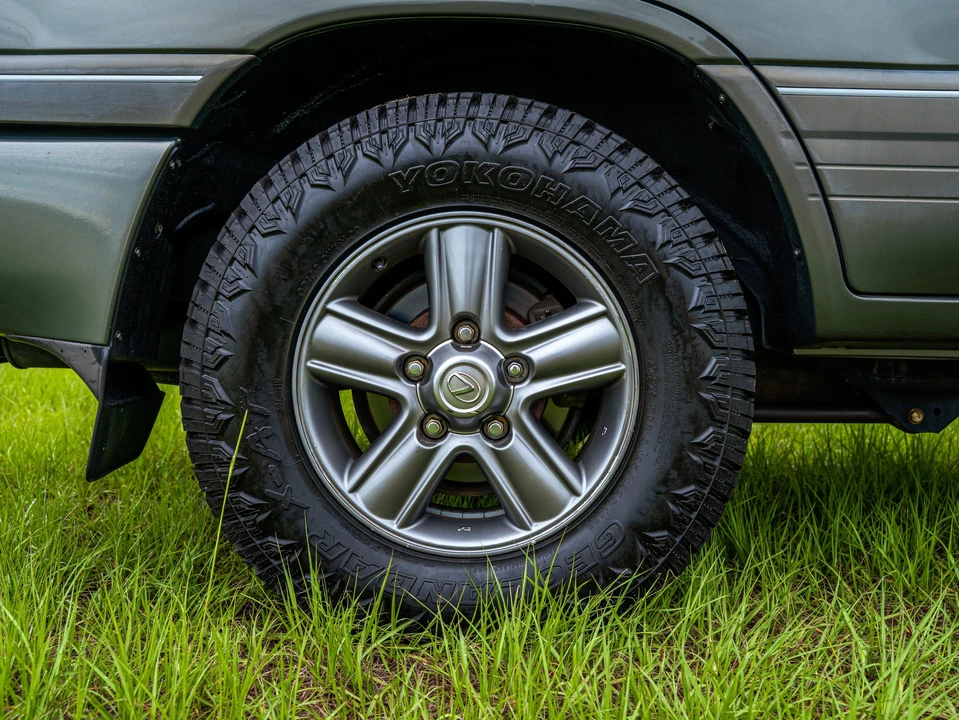 2006 Lexus LX 2nd Gen - Image 13 of 31