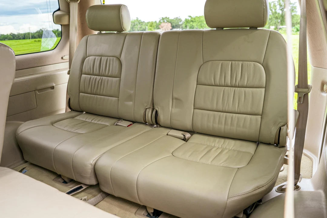 2006 Lexus LX 2nd Gen - Image 20 of 31