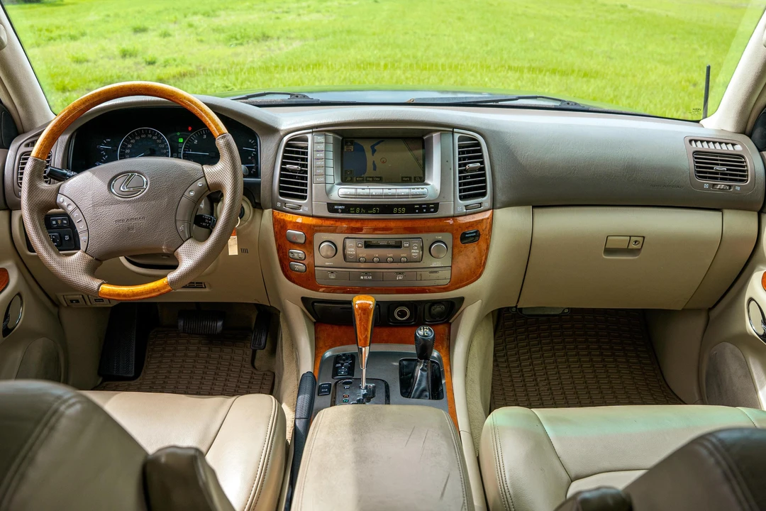 2006 Lexus LX 2nd Gen - Image 18 of 31