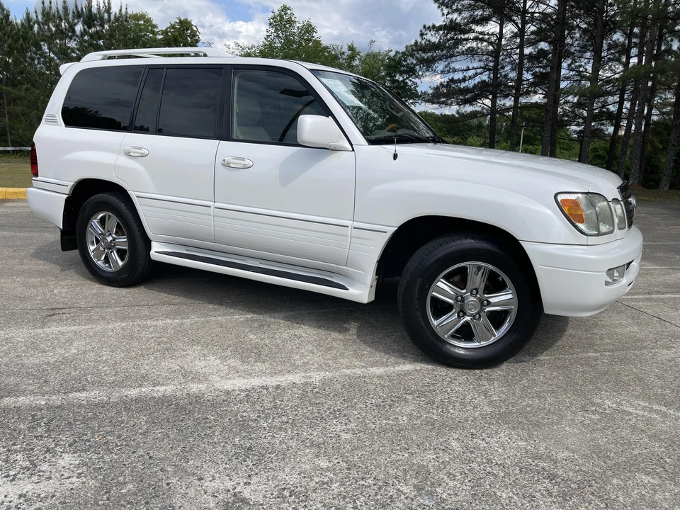 2006 Lexus LX 2nd Gen - Image 11 of 31
