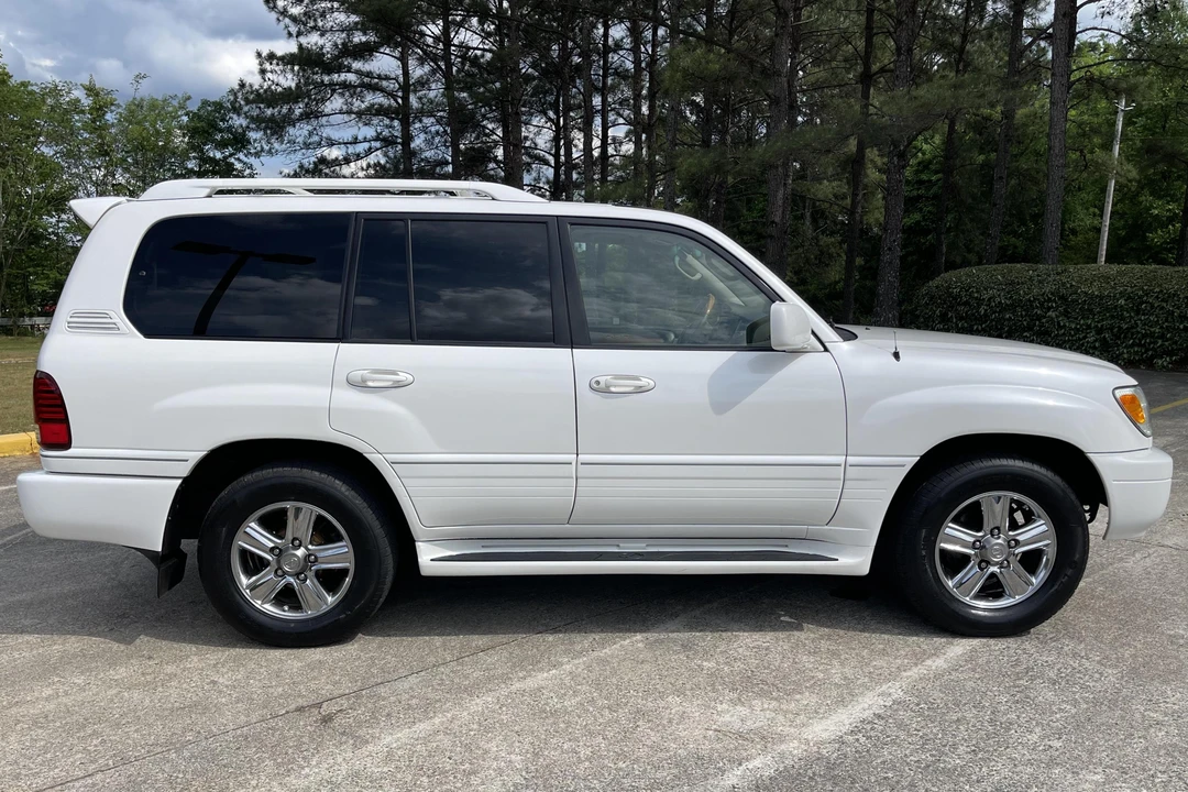 2006 Lexus LX 2nd Gen - Image 3 of 31