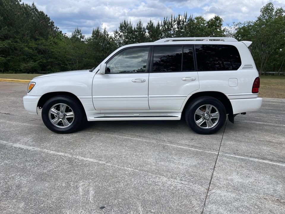 2006 Lexus LX 2nd Gen - Image 9 of 31