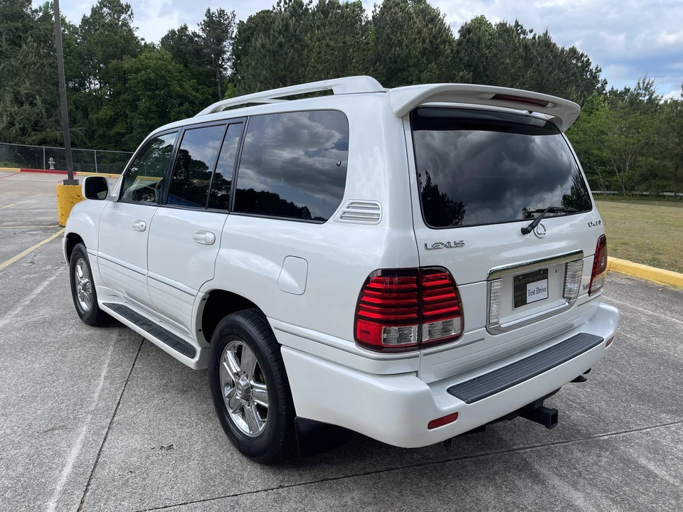 2006 Lexus LX 2nd Gen - Image 10 of 31