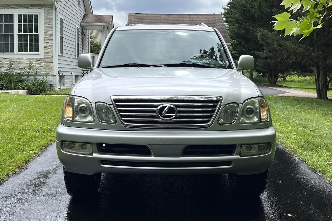 2006 Lexus LX 2nd Gen - Image 2 of 31