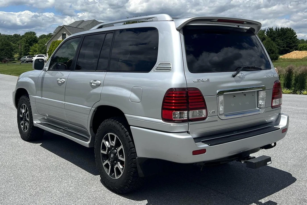 2006 Lexus LX 2nd Gen - Image 29 of 31