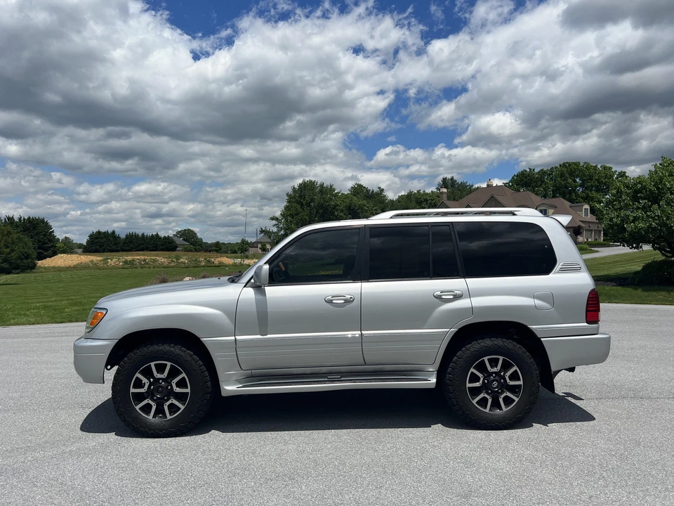 2006 Lexus LX 2nd Gen - Image 28 of 31