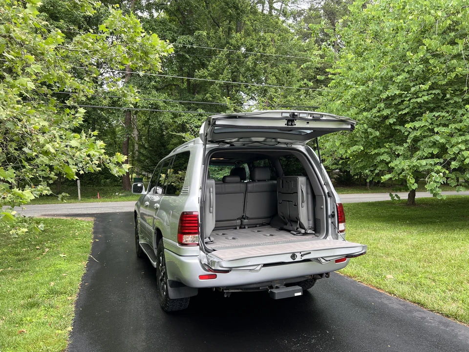 2006 Lexus LX 2nd Gen - Image 13 of 31