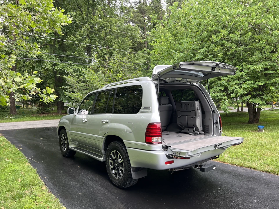 2006 Lexus LX 2nd Gen - Image 12 of 31