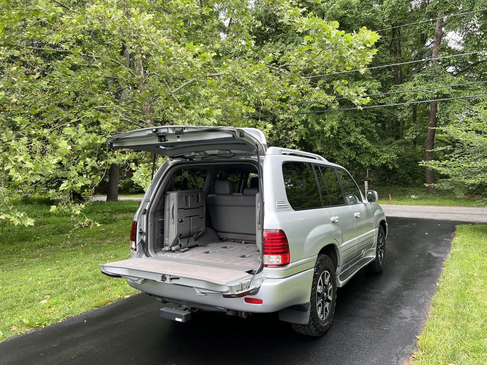 2006 Lexus LX 2nd Gen - Image 15 of 31