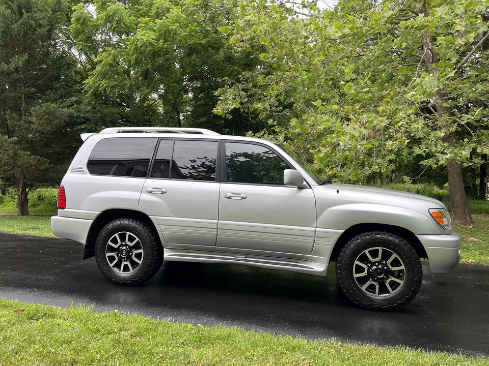 2006 Lexus LX 2nd Gen - Image 17 of 31