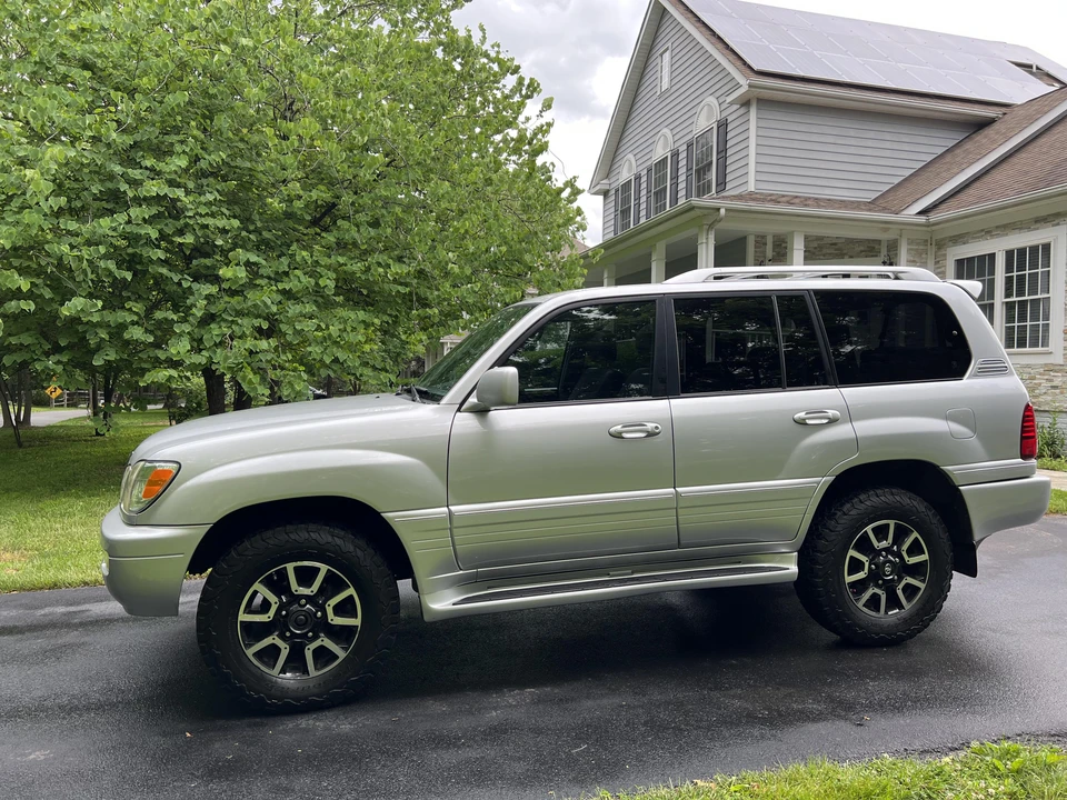 2006 Lexus LX 2nd Gen - Image 10 of 31