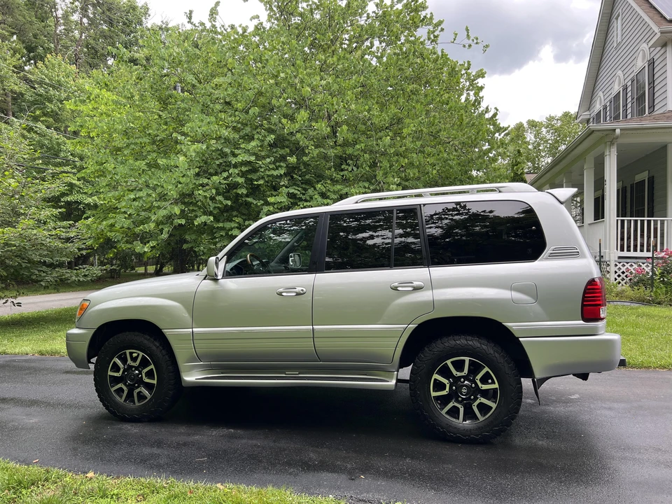 2006 Lexus LX 2nd Gen - Image 11 of 31