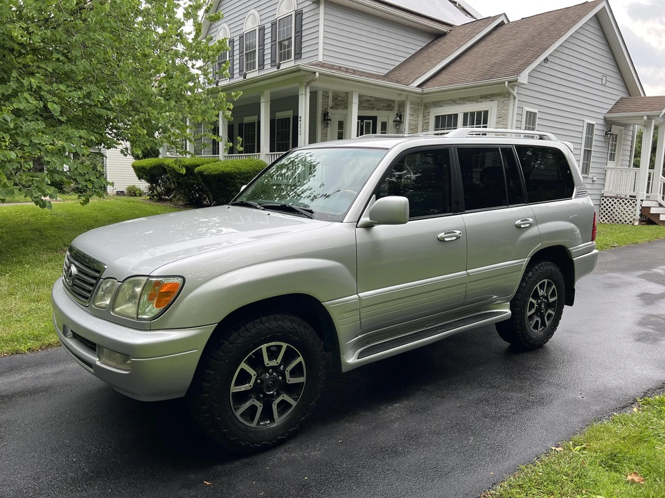 2006 Lexus LX 2nd Gen - Image 9 of 31