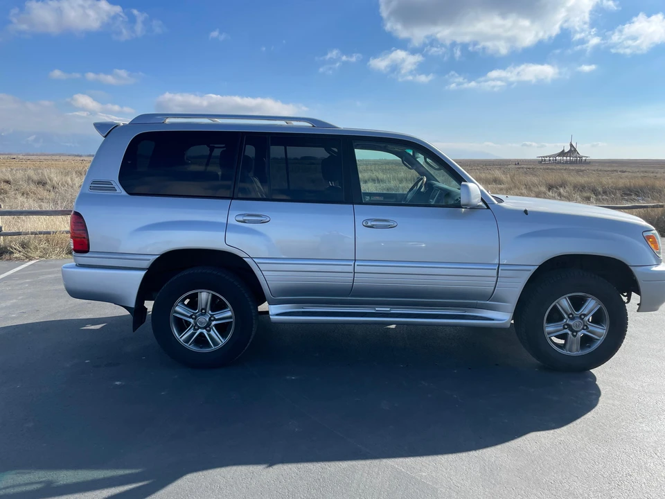 2006 Lexus LX 2nd Gen - Image 24 of 31