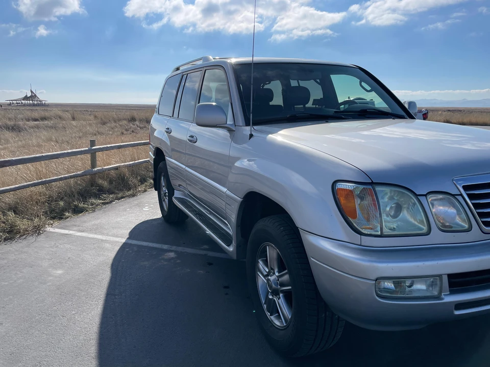 2006 Lexus LX 2nd Gen - Image 29 of 31