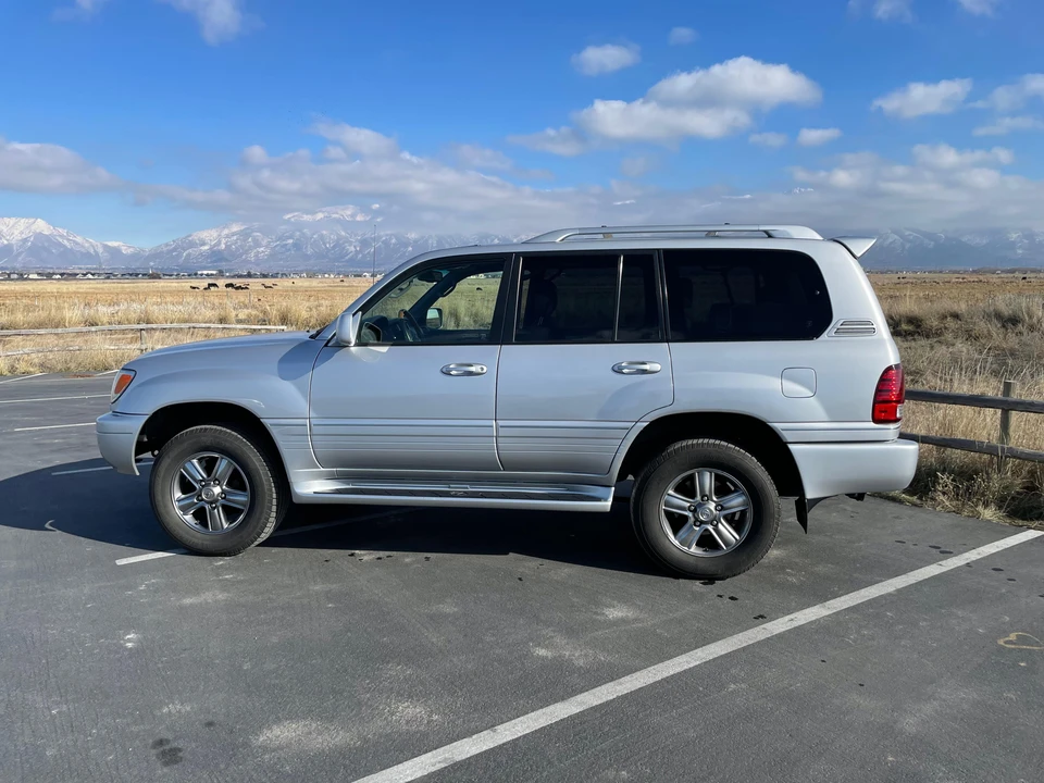 2006 Lexus LX 2nd Gen - Image 15 of 31