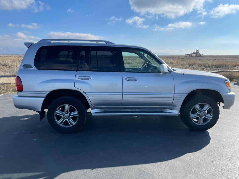 2006 Lexus LX 2nd Gen - Image 23 of 31