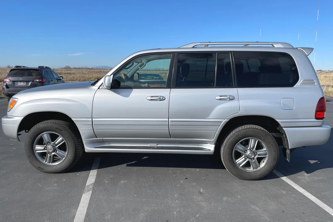 2006 Lexus LX 2nd Gen - Image 3 of 31