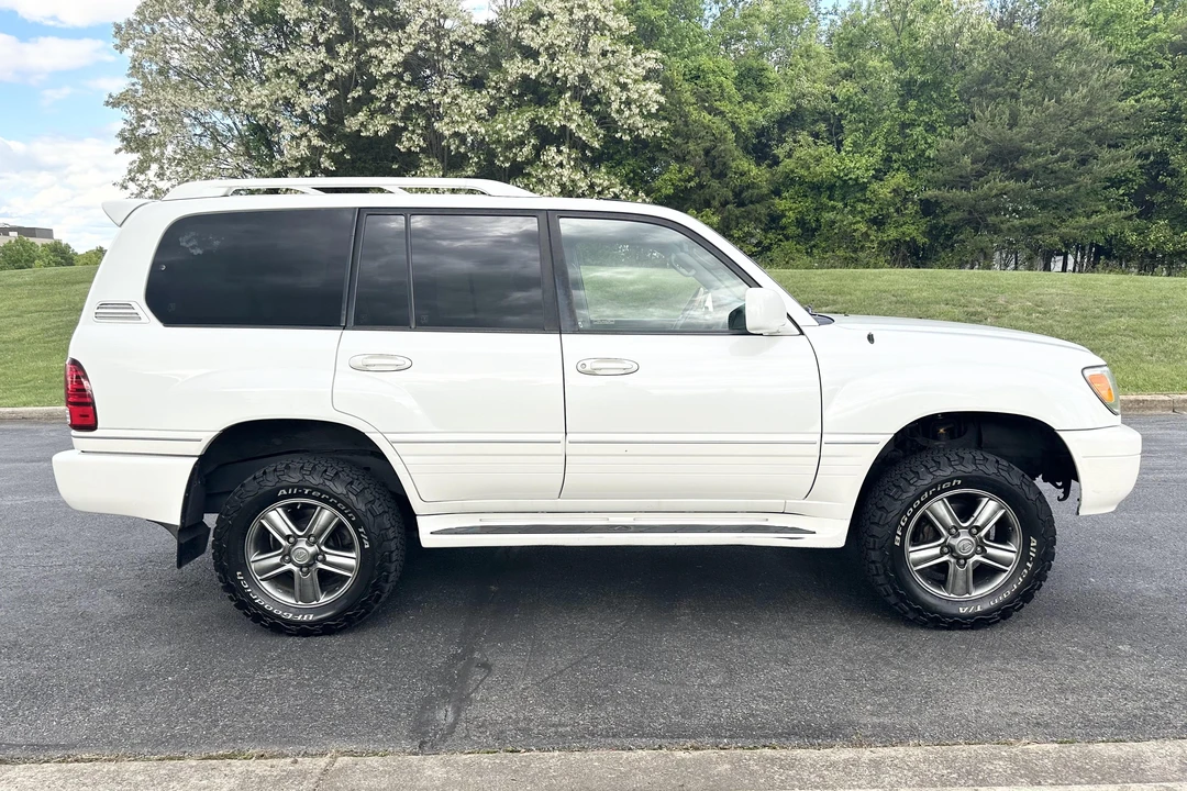 2006 Lexus LX 2nd Gen - Image 3 of 5