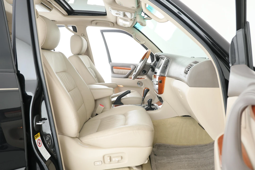 2006 Lexus LX 2nd Gen - Image 26 of 31