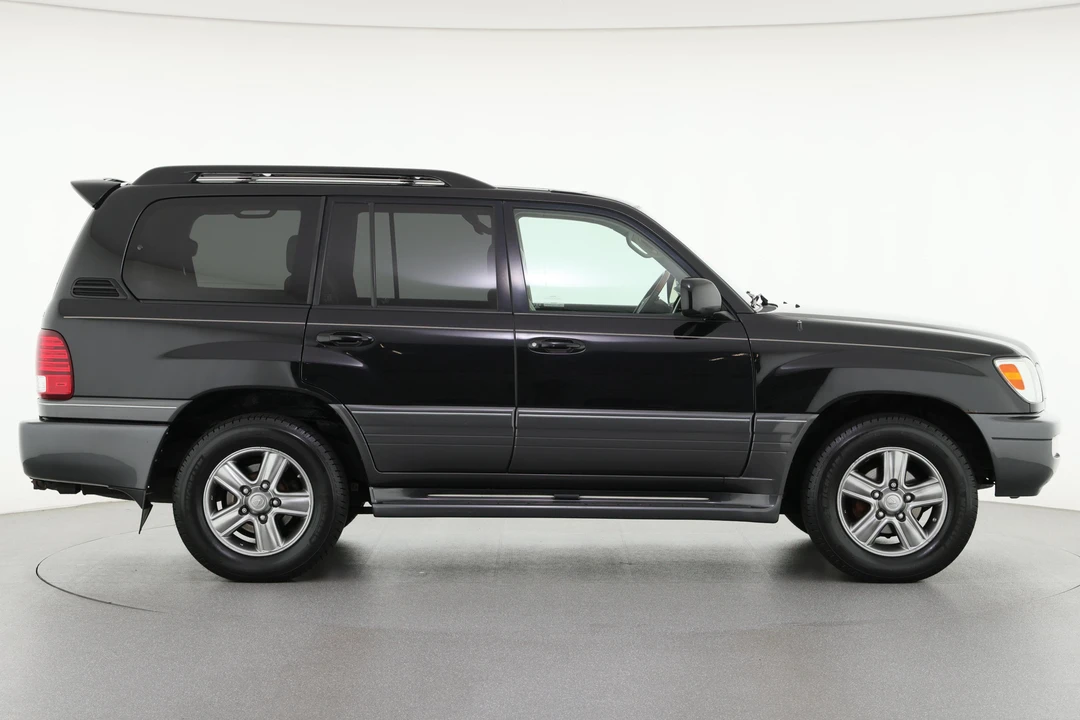 2006 Lexus LX 2nd Gen - Image 3 of 31