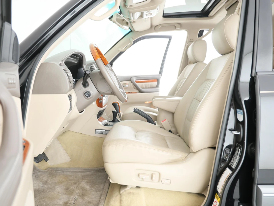 2006 Lexus LX 2nd Gen - Image 29 of 31