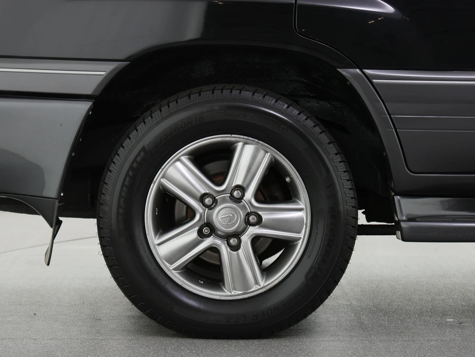 2006 Lexus LX 2nd Gen - Image 23 of 31