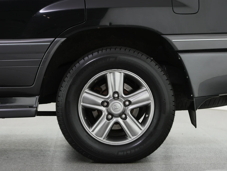 2006 Lexus LX 2nd Gen - Image 22 of 31