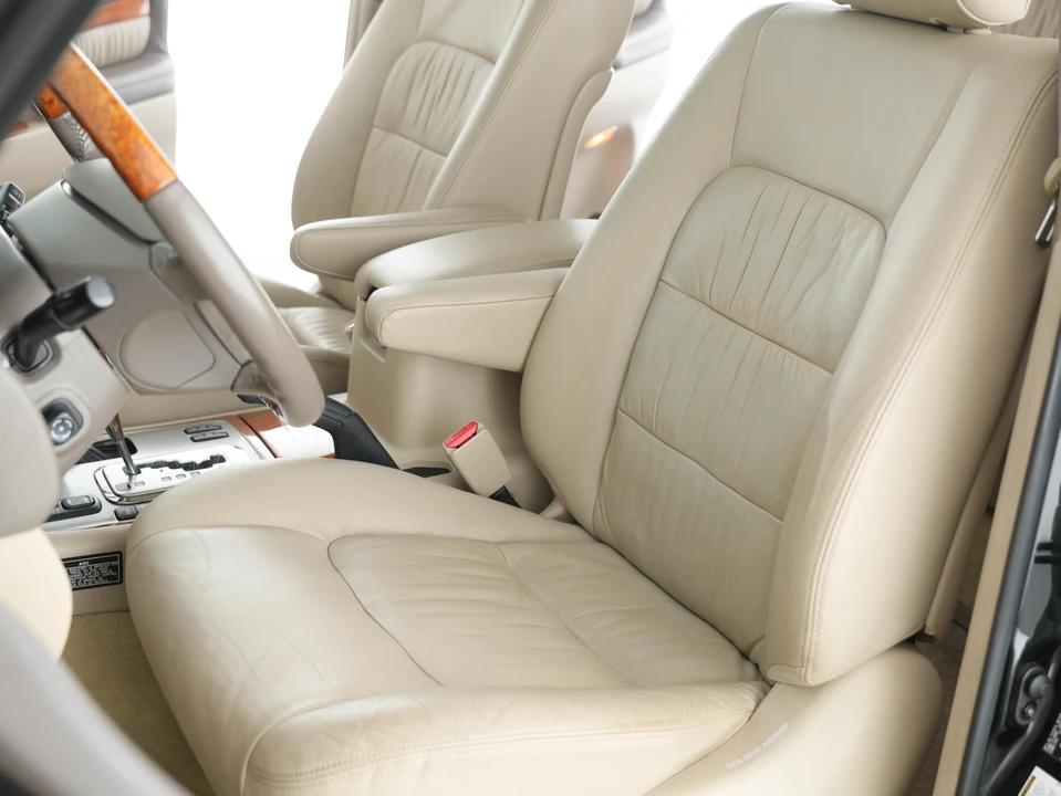 2006 Lexus LX 2nd Gen - Image 30 of 31