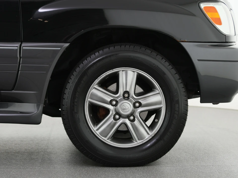 2006 Lexus LX 2nd Gen - Image 24 of 31
