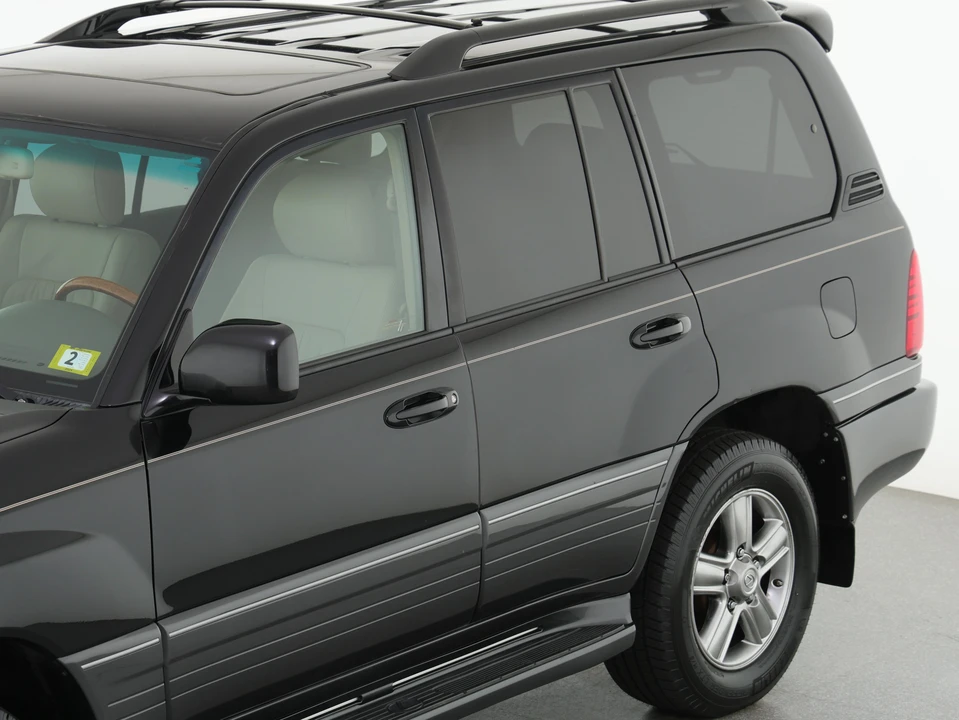 2006 Lexus LX 2nd Gen - Image 15 of 31