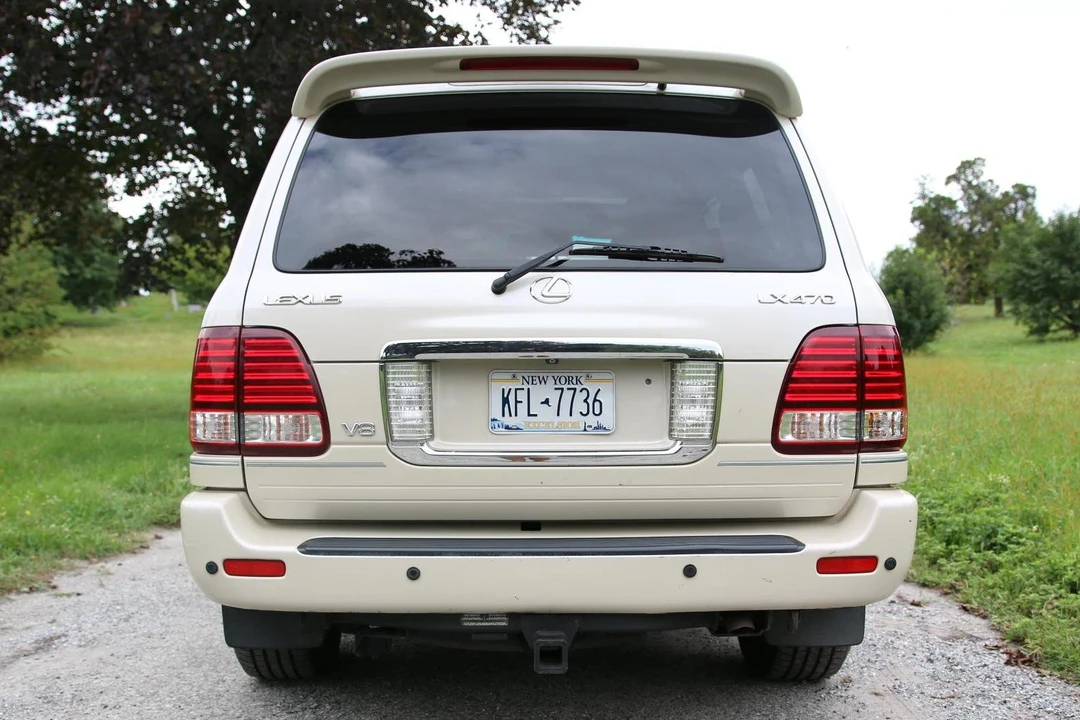 2006 Lexus LX 2nd Gen - Image 5 of 18