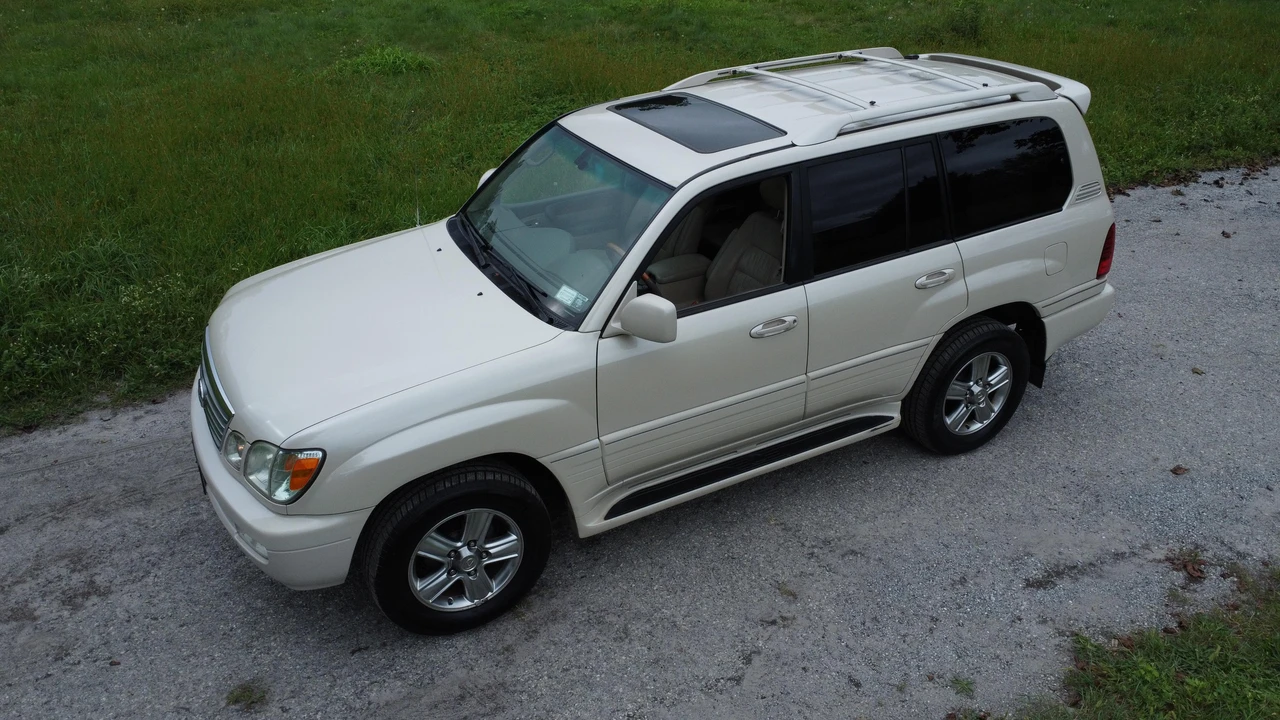 2006 Lexus LX 2nd Gen - Image 6 of 18