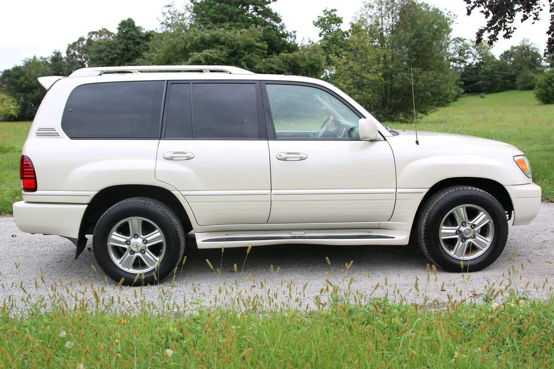 2006 Lexus LX 2nd Gen - Image 3 of 18