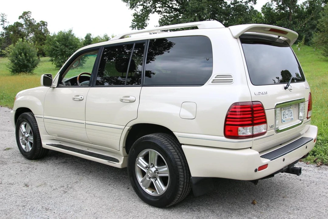 2006 Lexus LX 2nd Gen - Image 4 of 18