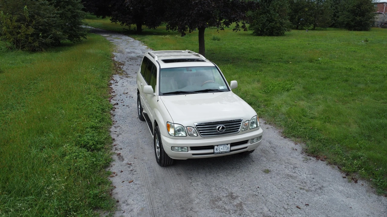2006 Lexus LX 2nd Gen - Image 9 of 18