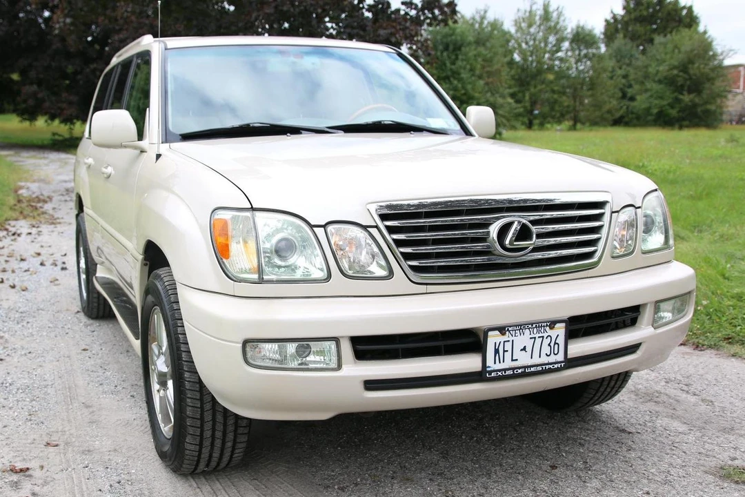 2006 Lexus LX 2nd Gen - Image 2 of 18