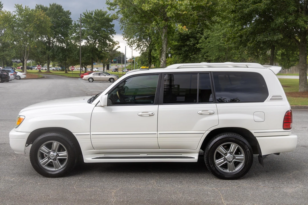 2006 Lexus LX 2nd Gen - Image 3 of 31