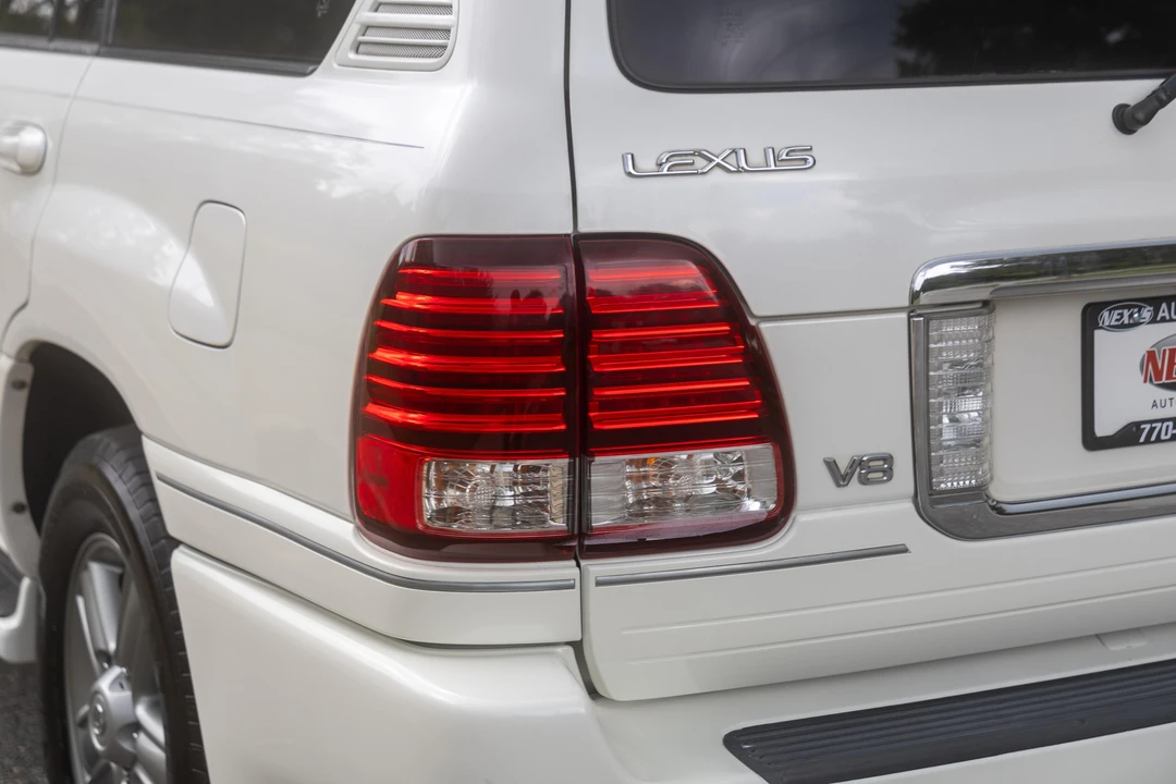 2006 Lexus LX 2nd Gen - Image 28 of 31