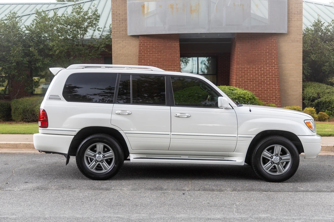 2006 Lexus LX 2nd Gen - Image 18 of 31